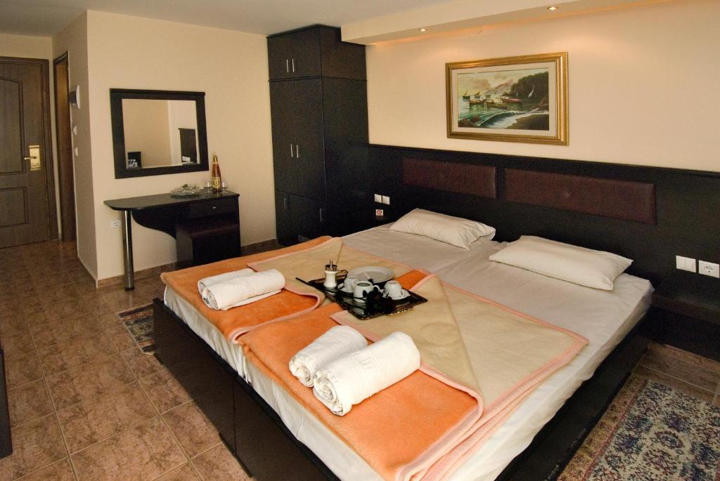 Hotel Dias Olympiaki Akti Bagian luar foto