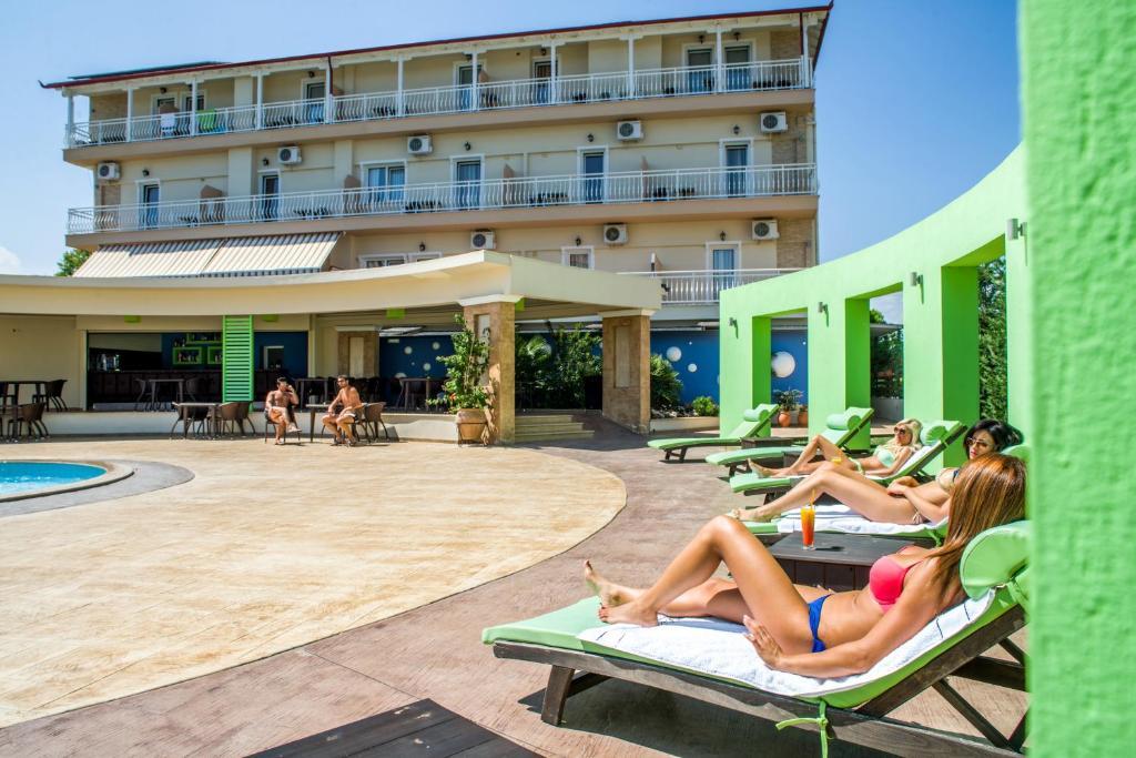 Hotel Dias Olympiaki Akti Bagian luar foto
